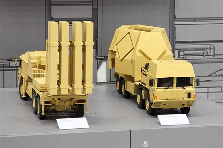 Bên cạnh đó, được biết, HENSOLDT và Airbus cũng tham gia vào quá trình phát triển tổ hợp vũ khí này, sự tham gia của các công ty nói trên đã giúp mở rộng chức năng dự kiến của IRIS-T SLX. Bên cạnh đó, được biết, HENSOLDT và Airbus cũng tham gia vào quá trình phát triển tổ hợp vũ khí này, sự tham gia của các công ty nói trên đã giúp mở rộng chức năng dự kiến của IRIS-T SLX.