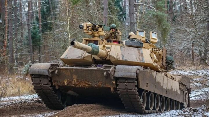 Xe tăng M1A1 Abrams.