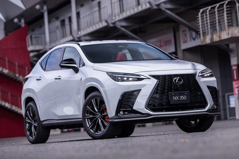 Lexus NX 2024.