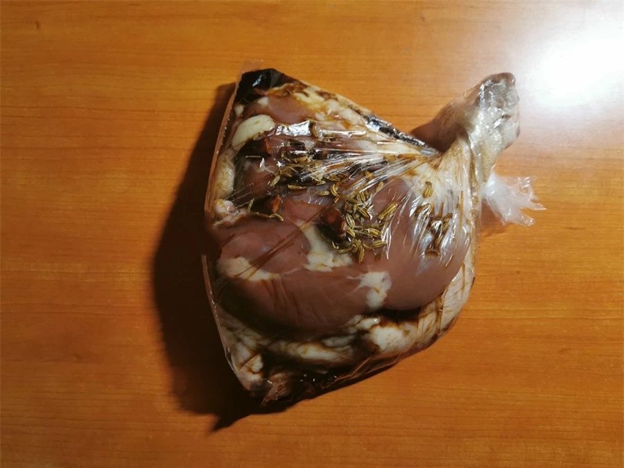 Vịt nướng mật ong mềm ngon thơm phức hóa ra làm cực dễ, cuối tuần không thử thì quá phí! - Ảnh 3. Vịt nướng mật ong mềm ngon thơm phức hóa ra làm cực dễ, cuối tuần không thử thì quá phí! - Ảnh 3.
