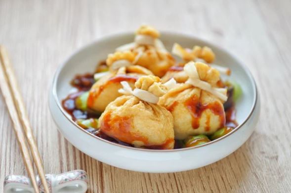 Đậu phụ đừng chỉ mãi chiên rán, mang làm món này ngon hơn nhiều