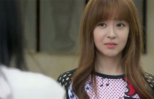 Cho bạn thân sang ngủ nhờ phòng điều hòa, tôi vừa chợp mắt thì nghe thấy lời thì thầm từ phòng bên hé lộ bí mật động trời