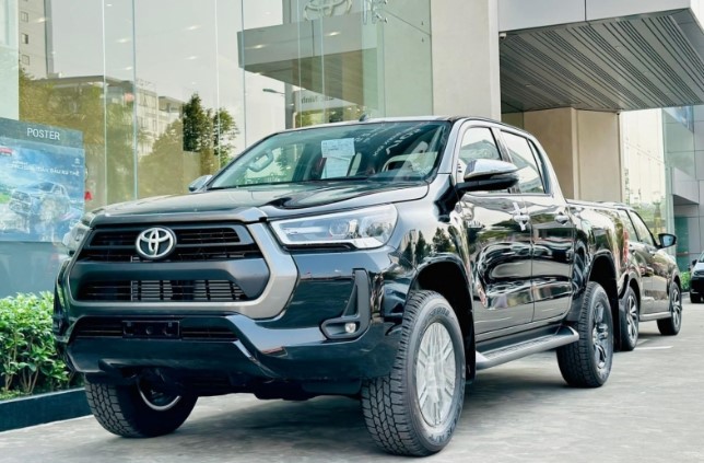 Toyota Hilux lộ giá bán dự kiến tại Việt Nam, khởi điểm chưa đến 700 triệu đồng?