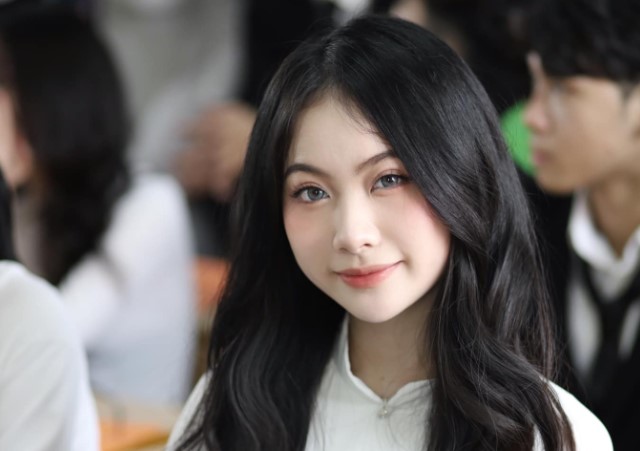 Nữ sinh từng gây sốt vì vài giây lên thời sự: Kết quả thi ĐH khiến netizen shock, nhan sắc càng ngày càng xinh
