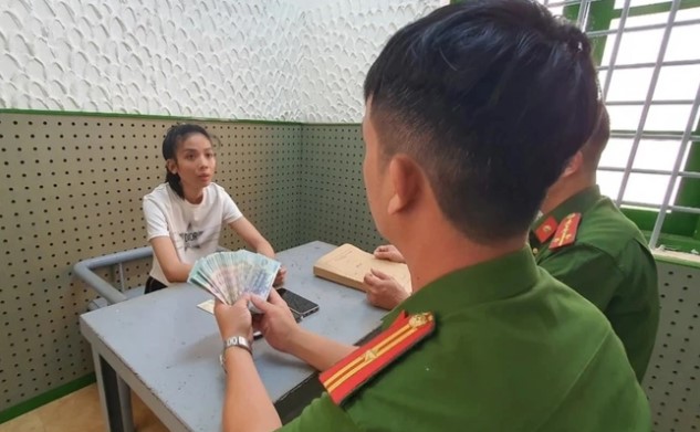 Lập Facebook ảo, mạo danh lãnh đạo cấp cao lừa đảo "chạy" án