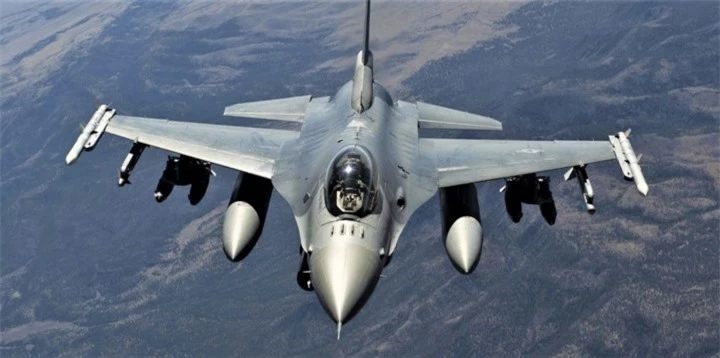 Hình ảnh chiến đấu cơ F-16 Fighting Falcon. (Ảnh: cloverchronicle.com)