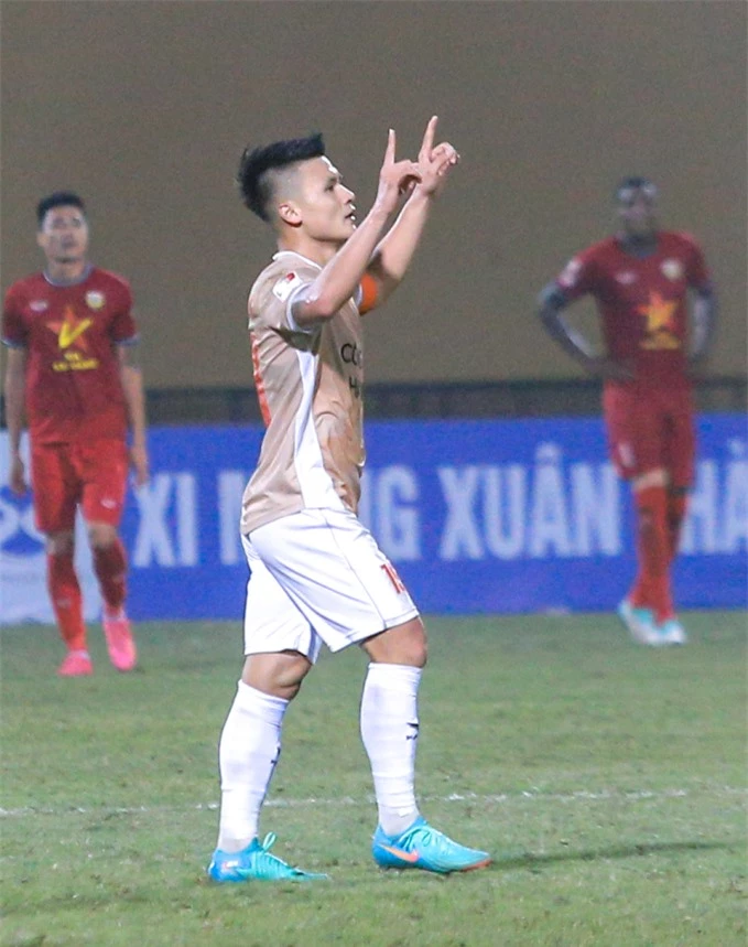 Nguyễn Quang Hải lập siêu phẩm những phút cuối trận giúp CLB CAHN giữ lại 1 điểm trên sân Hàng Đẫy tối ngày 3/3 trước CLB Hà Tĩnh tại vòng 12 V.League 2023/2024