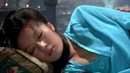 Vì sao khi ngủ, cung nữ Thanh triều buộc phải khép chặt hai chân, không được phép tách rời?