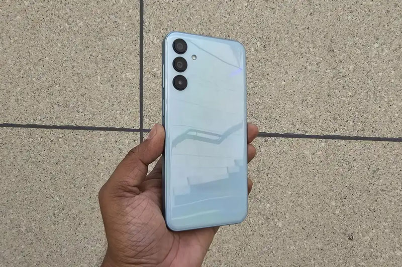 Samsung giới thiệu smartphone 5G, RAM 6 GB, pin 6.000 mAh, giá rẻ bất ngờ