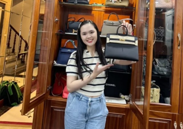 Vợ Duy Mạnh khoe đơn hàng xếp dày cả quyển, doanh thu khủng cỡ nào mà mua túi xách giá bằng cả căn nhà, đi du lịch thoải mái