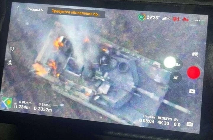 Hình ảnh xe tăng M1 Abrams của Ukraine bị bắn hạ gần Avdiivka. (Ảnh: RT)