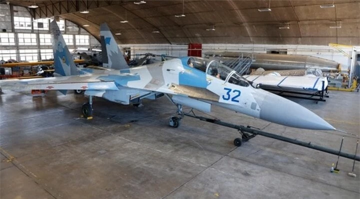 Máy bay Su-27 được sửa đổi của công ty Terralliance .jpg