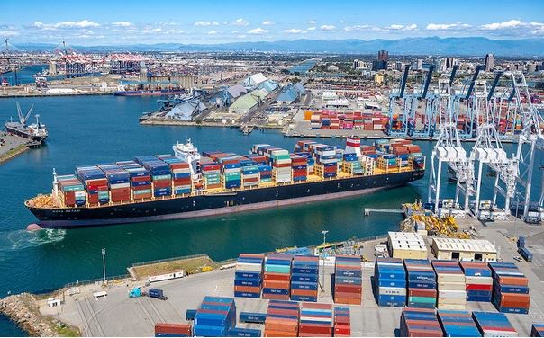 Tàu nước ngoài tăng phí, doanh nghiệp xuất khẩu khó chồng khó