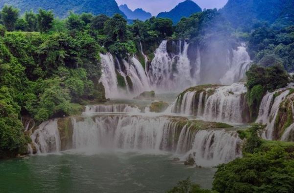 Thác Bản Giốc có mấy tầng?