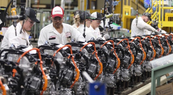 Nhiều hãng xe Mỹ, Trung Quốc 'hãm tốc' kế hoạch xe điện, chỉ có người Nhật ung dung: 'Chúng tôi đã bảo rồi mà'