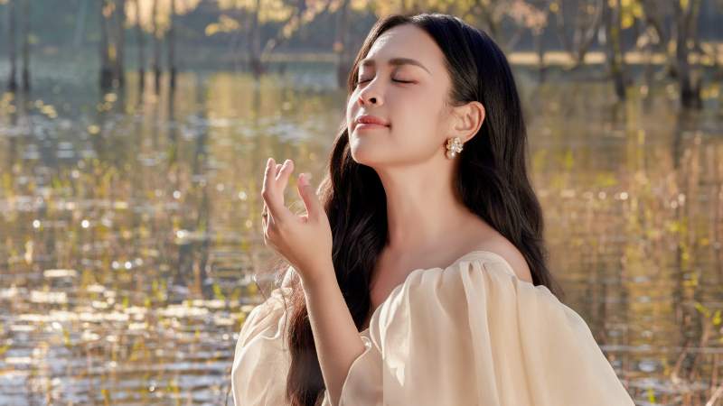 'O Sen' Ngọc Mai quay MV cùng con gái, gửi tặng khán giả ca khúc ý nghĩa nhân dịp 08/03