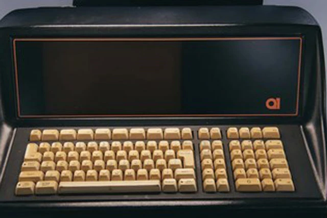 Hai chiếc máy vi tính Q1 này được nhiều người coi là những chiếc PC đơn vi mạch đầu tiên trên thế giới.