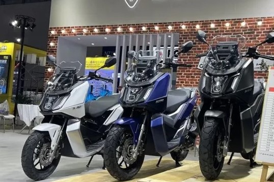 ‘Thần thú’ xe ga 150cc thiết kế ăn đứt Honda SH, giá rẻ hơn Vision, có ABS 2 kênh và màn hình TFT