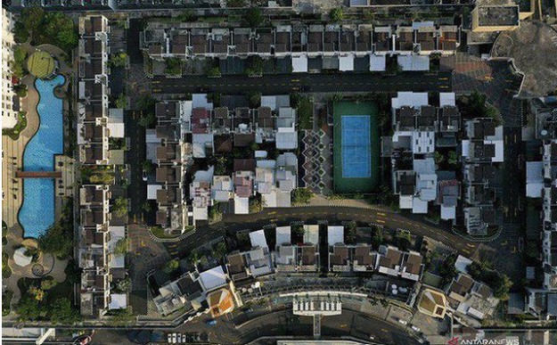 Ngỡ ngàng ngôi làng toàn biệt thự chục tỷ xây trên nóc tòa nhà cao tầng