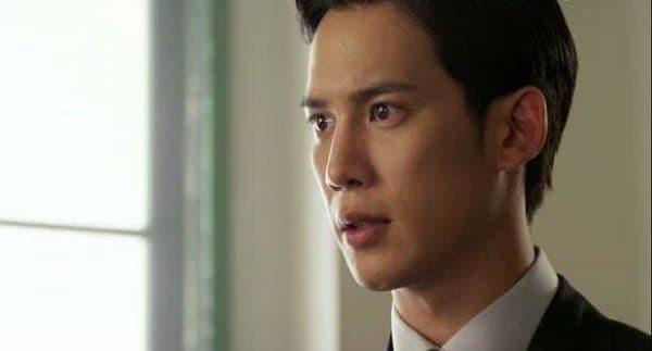 Cả nhóm đang tán dương cô bạn số sướng, lấy được chồng đại gia đi xe sang thì bất ngờ một người đàn ông lao đến quát nạt cô ấy