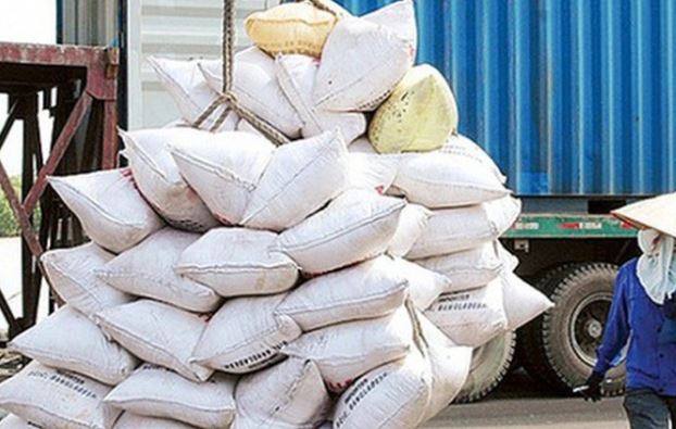 Vì sao giá gạo xuất khẩu liên tục giảm?