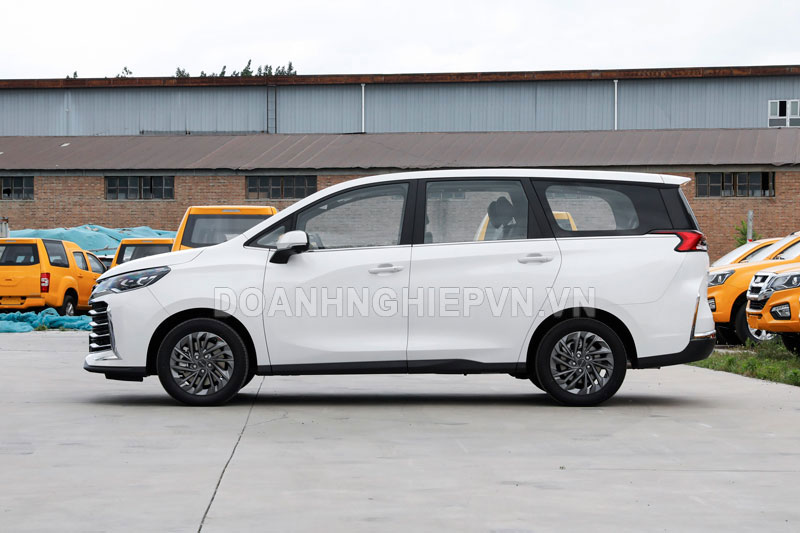 ‘Chuyên cơ mặt đất’ công suất 181 mã lực, nội thất tiện nghi, giá 325 triệu đồng