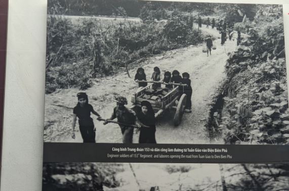 Sáng vai trò người phụ nữ trong Chiến dịch Điện Biên Phủ