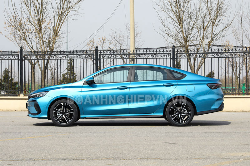 Xe sedan động cơ tăng áp, cùng phân khúc với Kia K3, giá 260 triệu đồng