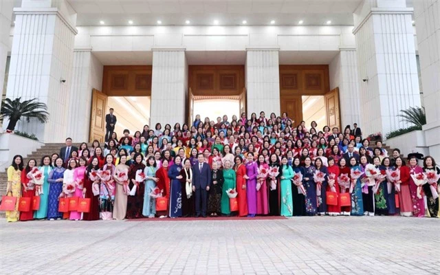 Tỏa sáng phẩm chất cao đẹp của người Phụ nữ Việt Nam, góp phần xây dựng đất nước ngày càng hùng cường, thịnh vượng, nhân dân ấm no, hạnh phúc - Ảnh 2.