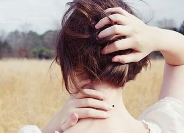 Phải chăng nốt ruồi đằng sau gáy chính là nét tướng khổ vì tình, nốt ruồi phản chủ trong 'truyền thuyết'?