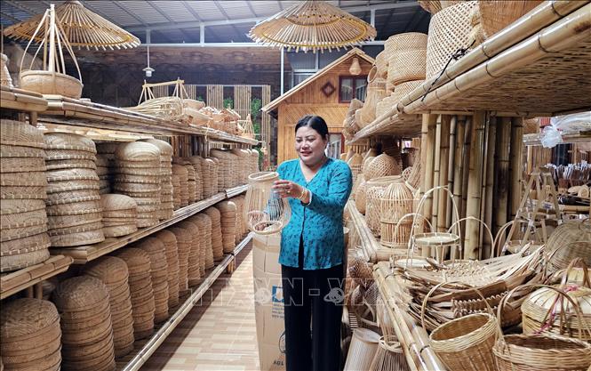 Đưa sản phẩm làng nghề truyền thống bay xa