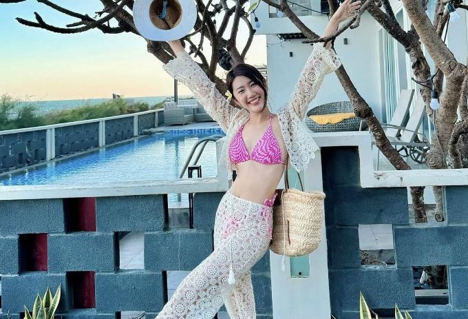 Thúy Ngân diện đồ 'mặc như không' khoe body cực phẩm, đốt mắt vì đường cong nhức nhối