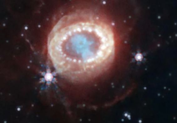 Thứ khủng khiếp ra đời từ nơi trút 'hạt ma quỷ' xuống Trái Đất