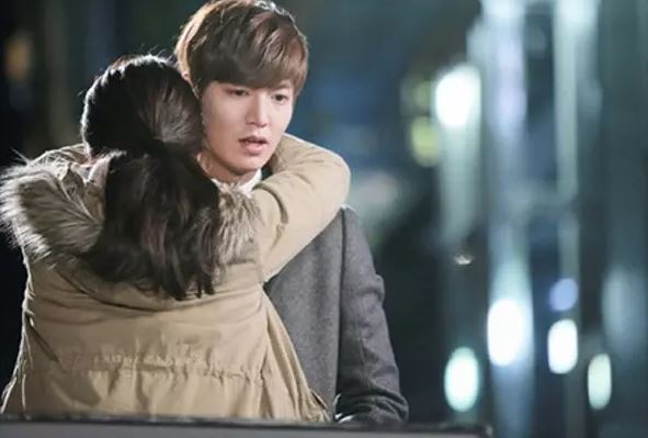 Định chia tay người yêu nhưng khi đến nhà anh ấy chơi, tôi đã thay đổi thái độ khi nhìn thấy đứa nhỏ nằm liệt giường