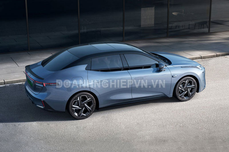 Hãng xe vừa vào Việt Nam giới thiệu sedan cùng phân khúc với Toyota Camry, siêu tiết kiệm xăng