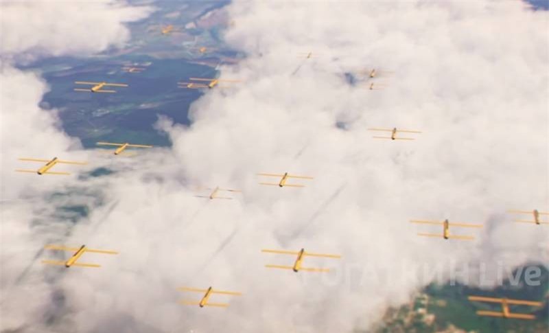 Hệ thống Tornado-S của Nga có khả năng triển khai một đàn máy bay không người lái. Hệ thống Tornado-S của Nga có khả năng triển khai một đàn máy bay không người lái.