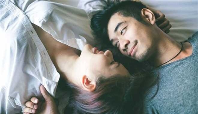 Đàn ông càng có nhiều tiền càng có nhiều cám dỗ vây quanh. Đàn ông càng có nhiều tiền càng có nhiều cám dỗ vây quanh.