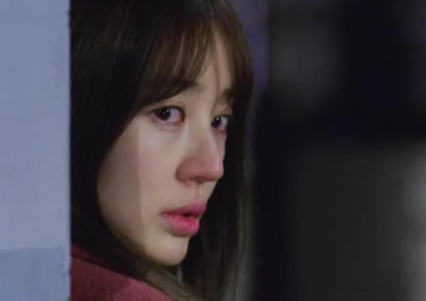 Nửa đêm vào phòng người mẹ đã mất, tôi giật mình khi thấy vợ chồng anh trai đang ngồi bên cạnh đống tiền vàng