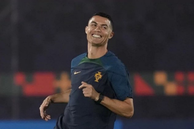 Ronaldo gây tranh cãi khi bình luận "dạo" vào bài đăng khiêu khích đối thủ, nhận về hàng chục nghìn tương tác