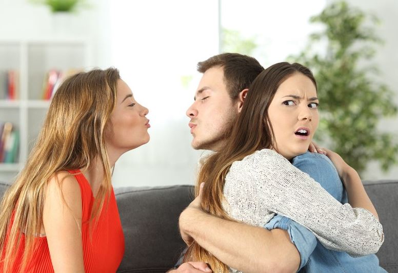 Tại sao đàn ông khi giàu sang thường dễ ngoại tình?