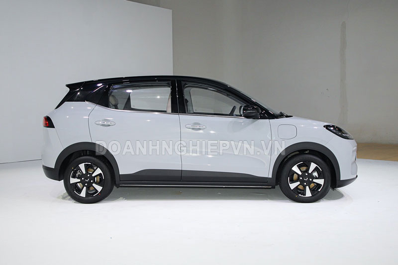 Xe gầm cao đẹp long lanh, công suất 101 mã lực, giá gần 300 triệu đồng