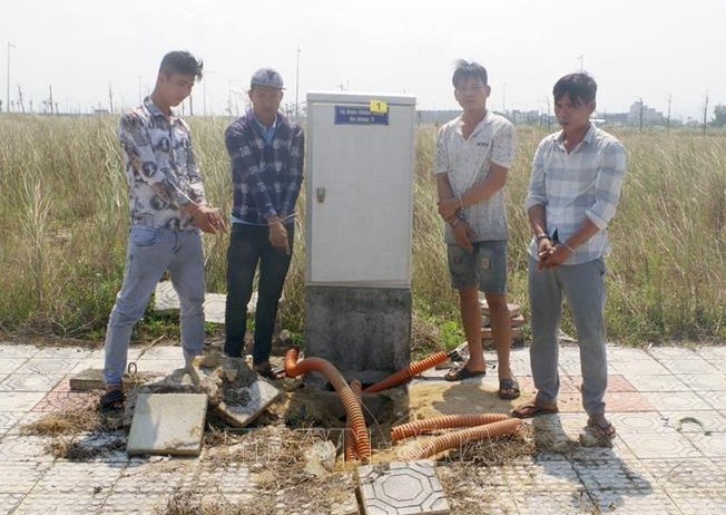 Bắt giữ 5 đối tượng trộm cắp thiết bị điện