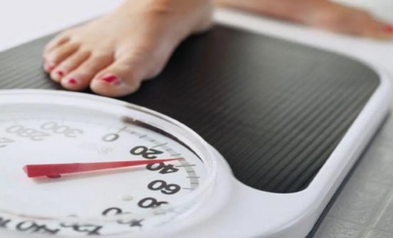 5 bí quyết giúp chị em văn phòng kiểm soát cân nặng hiệu quả