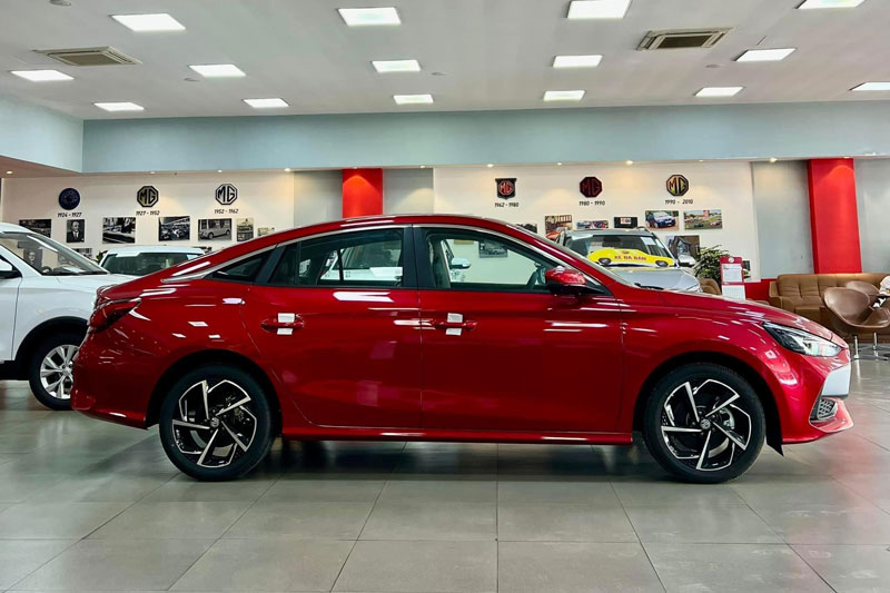 'Kẻ thách thức' Kia K3 giảm giá mạnh trong tháng 3