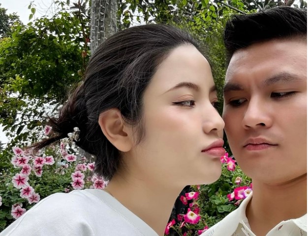 Chu Thanh Huyền tung ảnh hôn Quang Hải khiến dân tình đỏ mặt, thì ra đây là ảnh mà chàng cầu thủ từng che giấu