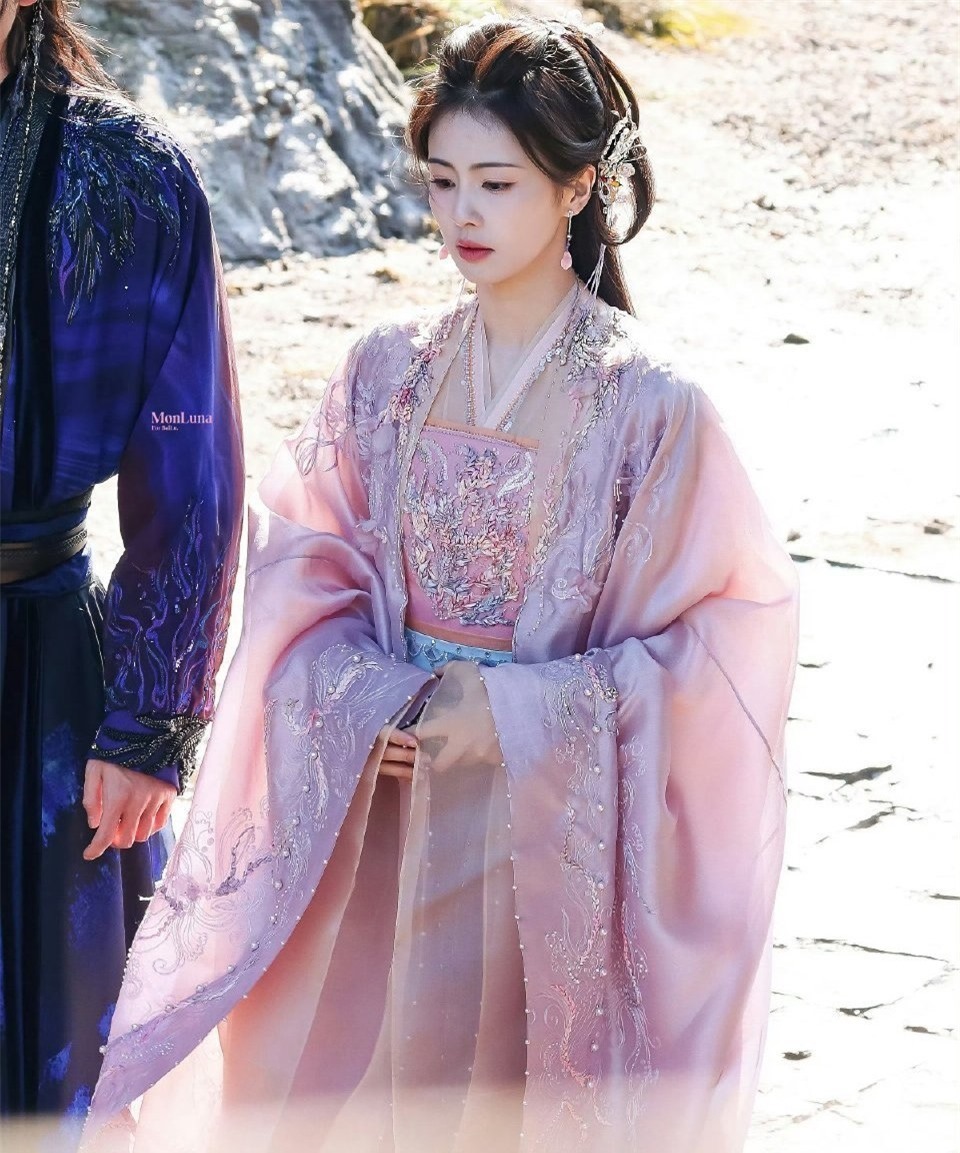 Bạch Lộc được khen đẹp như tiên nữ ảnh 13