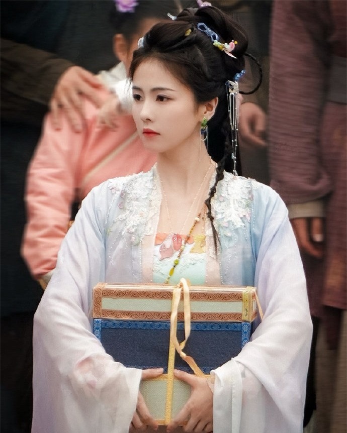 Bạch Lộc được khen đẹp như tiên nữ ảnh 4