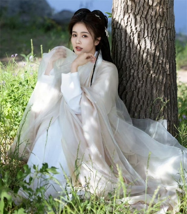 Bạch Lộc được khen đẹp như tiên nữ ảnh 6