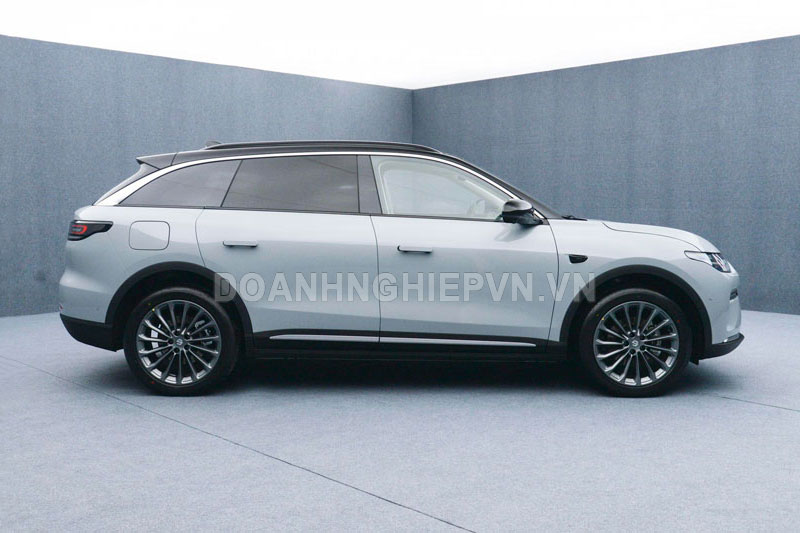 SUV công suất 544 mã lực, ‘uống xăng như ngửi’, giá hơn 480 triệu đồng