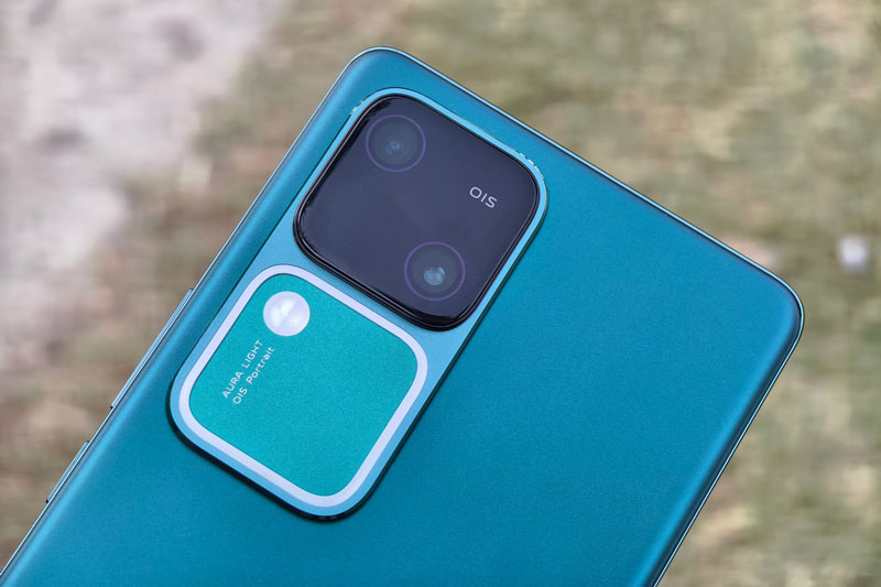 Smartphone chống nước, chip Snapdragon 7 Gen 3, RAM 12 GB, sạc 80W, giá 9,62 triệu đồng